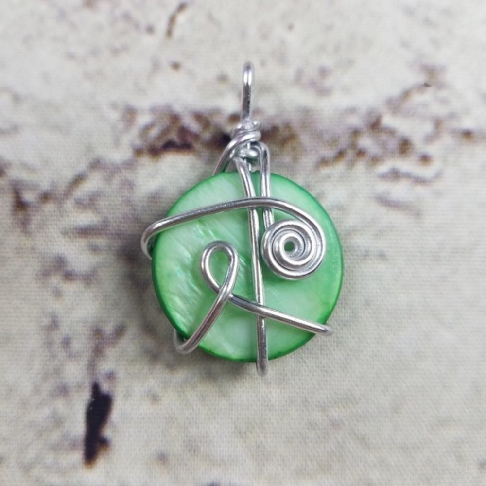 Pendant Silver Metal Wire & Green Bead Necklace